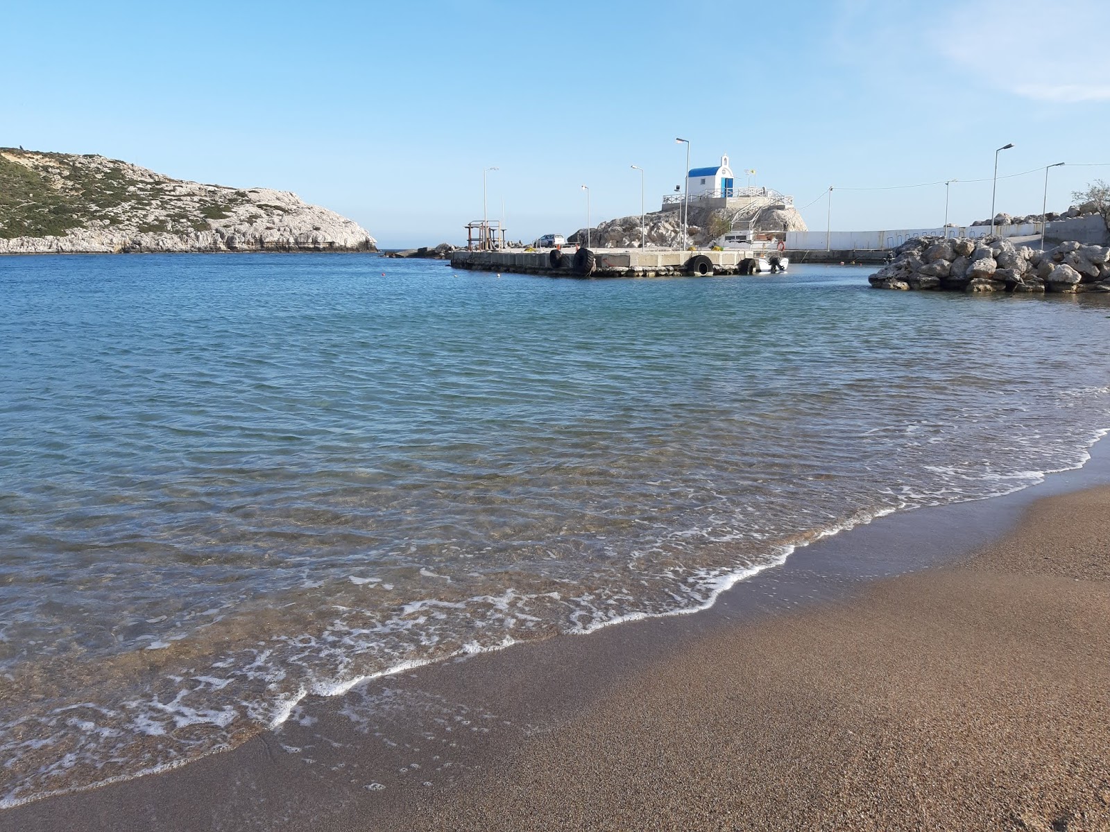 Foto di Spiaggia di Kolimbia e l'insediamento