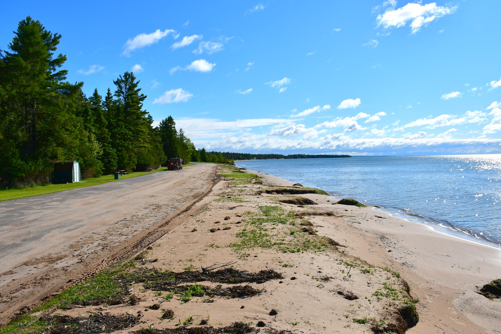 Foto von ThompsonRogers Beach mit lange, gerade küste