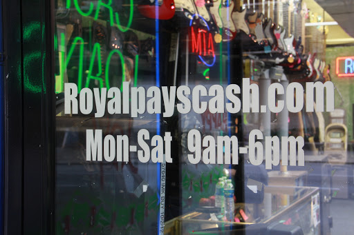 Pawn Shop «Royal Pawn Shop», reviews and photos, 428 S Clark St, Chicago, IL 60605, USA