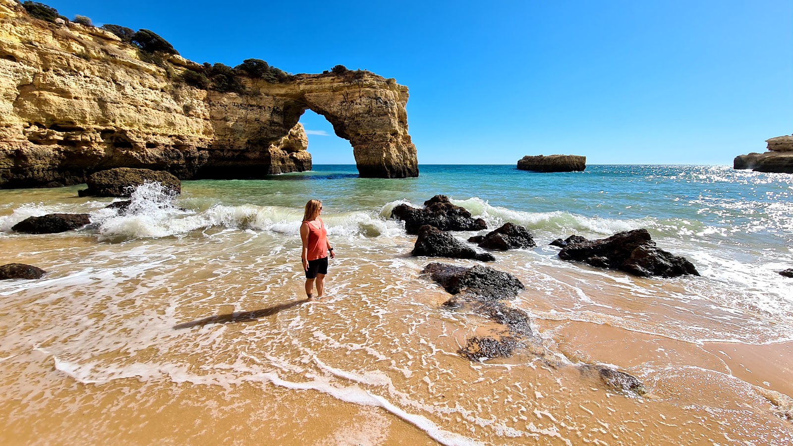 Praia da Estaquinha'in fotoğrafı düz bir kıyı şeridi ile birlikte