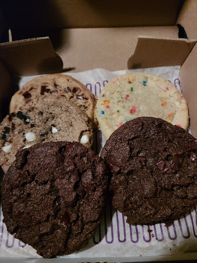 Cookie Shop «Insomnia Cookies», reviews and photos, 6470 N Sheridan Rd, Chicago, IL 60626, USA