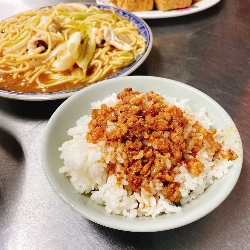 大骨控 臭豆腐 花枝炒麵 的照片