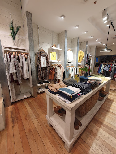Opiniones de La Dolfina Uruguay - Punta Carretas Shopping en Montevideo - Tienda de ropa
