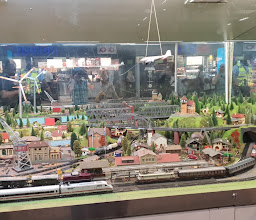 Einkaufsbahnhof Duisburg Hbf photo