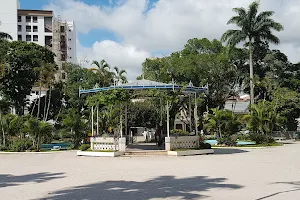 Praça Dr. Último de Carvalho image