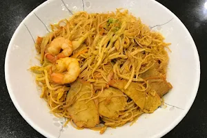 Noodles & Sushi Combo image