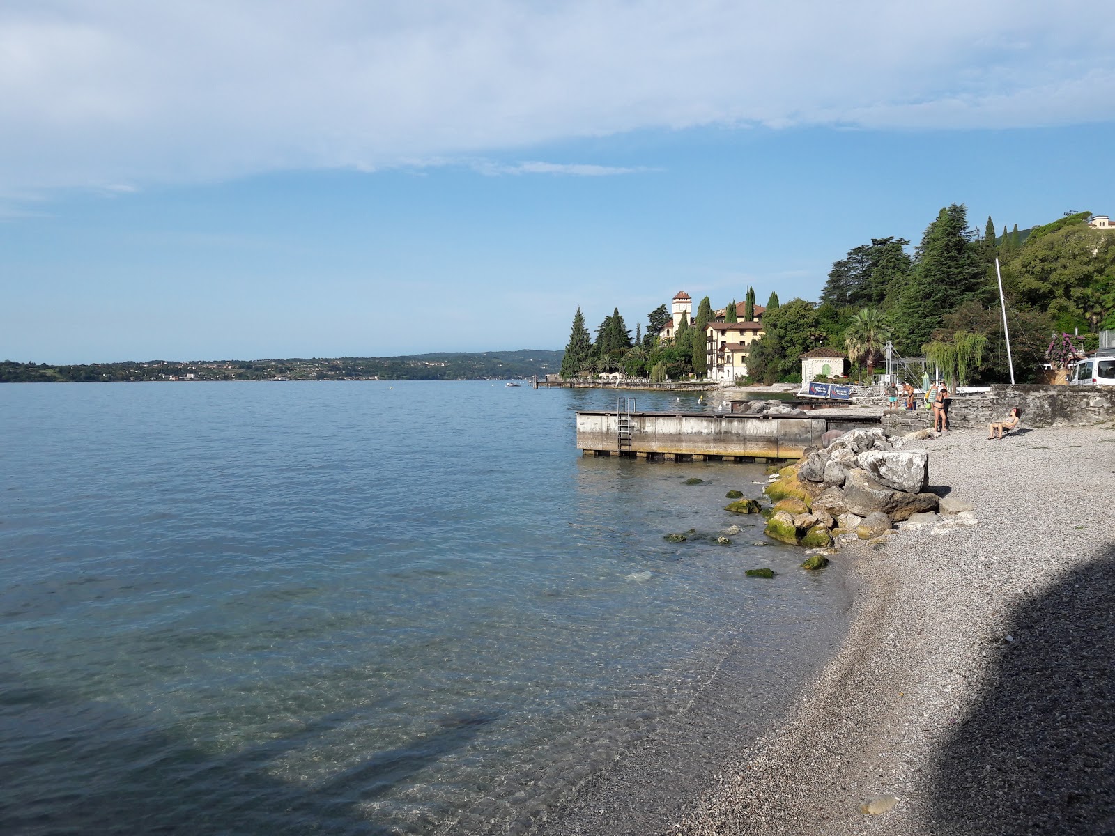 Zdjęcie Spiaggia Lido 84 z powierzchnią małe szare kamyczki