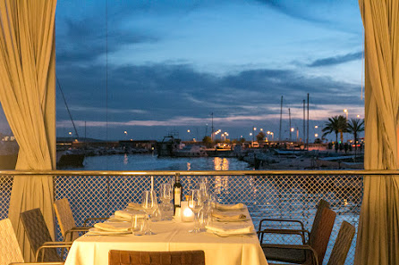Es Nautic Restaurante Pg. de la Mar, 07820 Sant Antoni de Portmany, Illes Balears, España