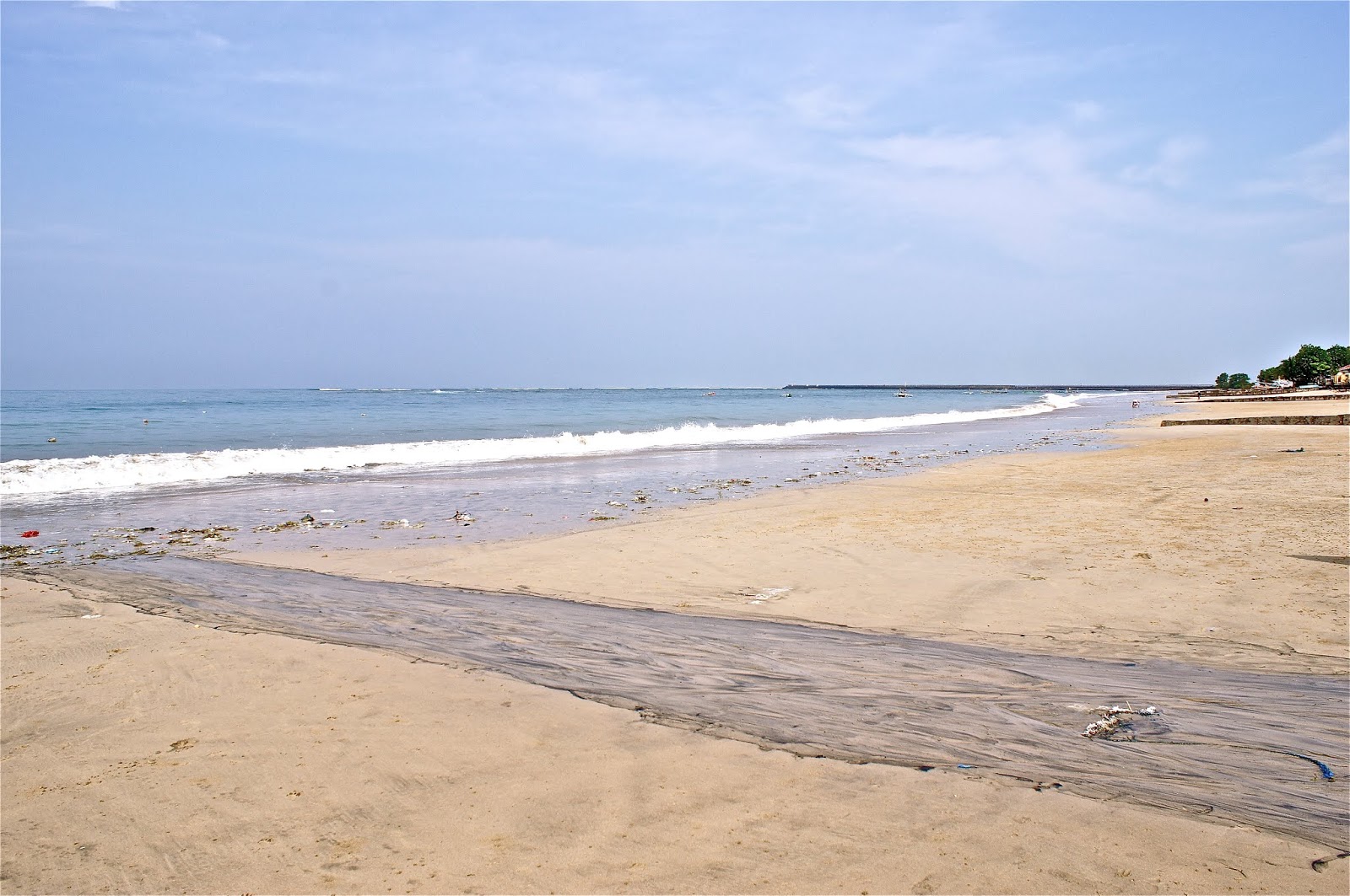 Foto di Kelan Beach con una superficie del acqua cristallina