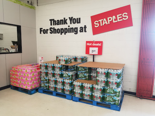 Office Supply Store «Staples», reviews and photos, 547 River Rd, Edgewater, NJ 07020, USA