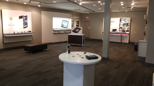Cell Phone Store «Verizon», reviews and photos, 5945 Mayfield Rd, Mayfield Heights, OH 44124, USA