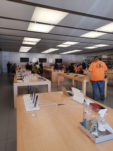 Computer Store «Apple Main Place», reviews and photos, 120 W Jefferson Ave, Naperville, IL 60540, USA