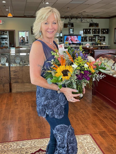 Florist «Wild Rose Florist», reviews and photos, 217 S Lincolnway St, North Aurora, IL 60542, USA