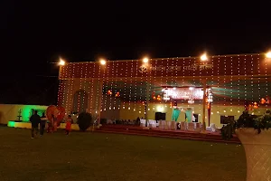 Om Garden And Party Lawn image