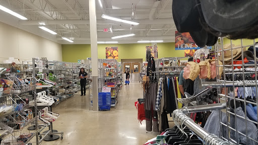 Thrift Store «Goodwill Store & Donation Center in Evanston», reviews and photos, 1916B Dempster St, Evanston, IL 60202, USA