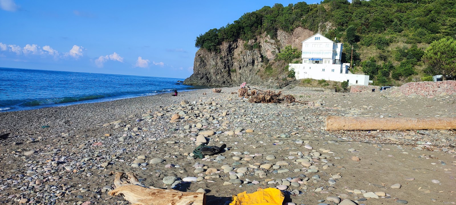 Photo de Yali Sahili avec plage spacieuse