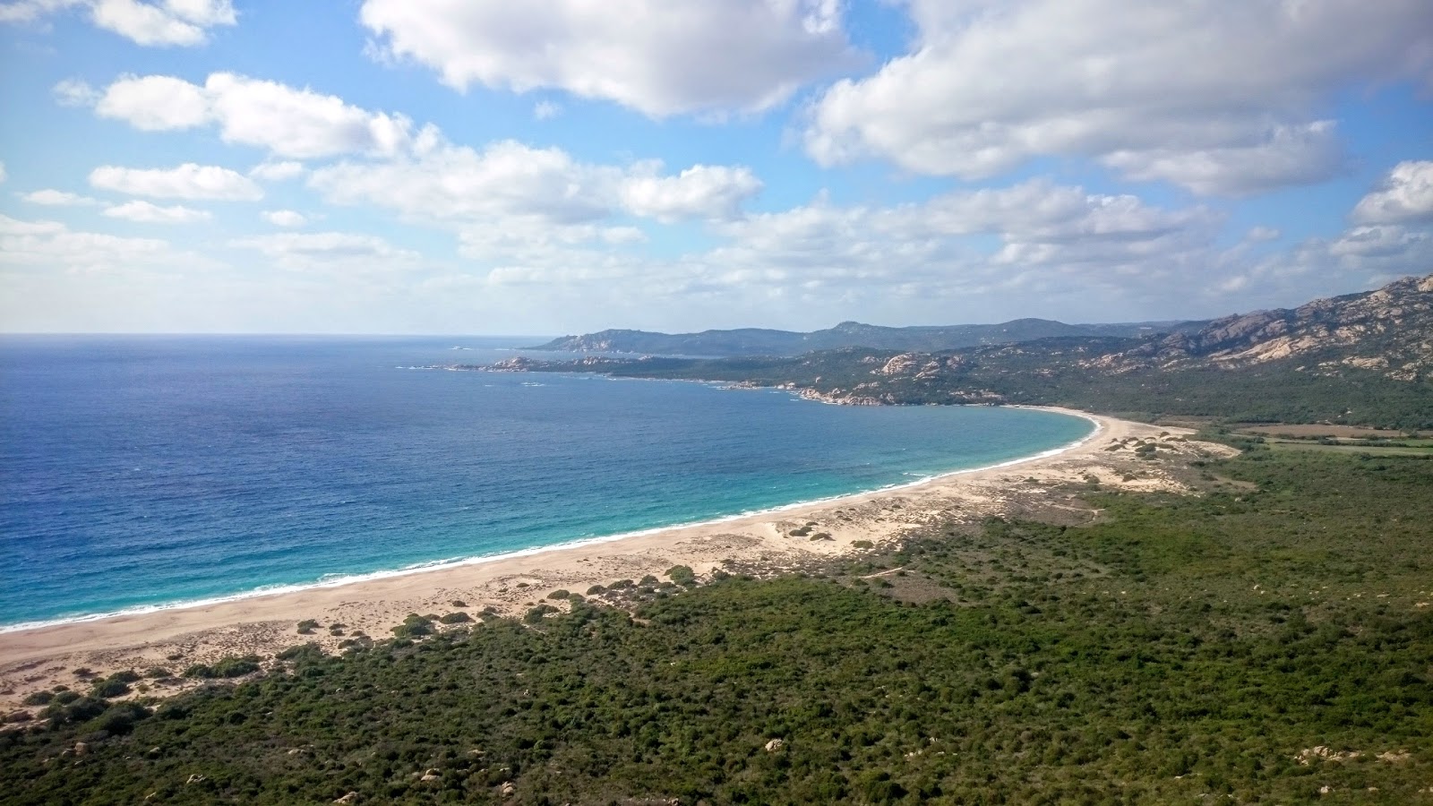 Photo de Erbaju beach avec baie longue