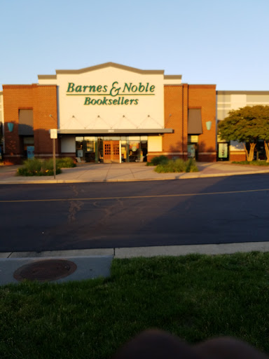 Barnes & Noble, 3651 Jefferson Davis Hwy, Alexandria, VA 22305, USA, 