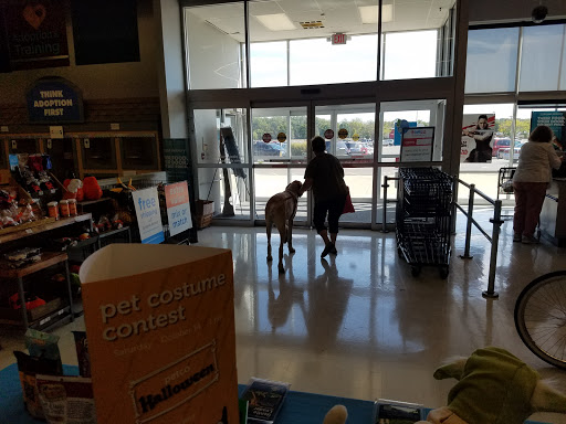 Pet Supply Store «Petco Animal Supplies», reviews and photos, 1337 N National Rd, Columbus, IN 47201, USA