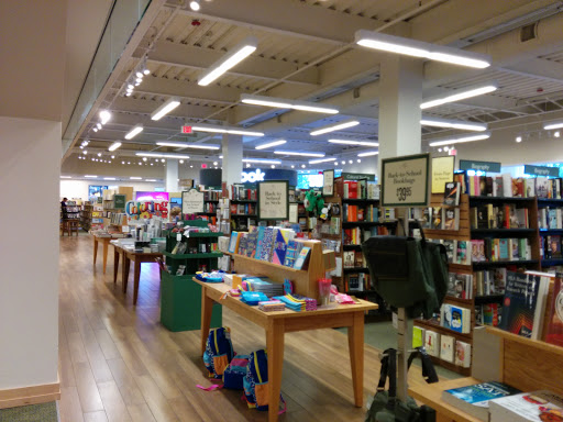 Book Store «Barnes & Noble», reviews and photos, 7227 SW Bridgeport Rd, Tigard, OR 97224, USA