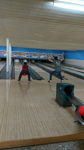 Bowling Alley «Bowling Center», reviews and photos, 1231 S Scott St, Bluffton, IN 46714, USA