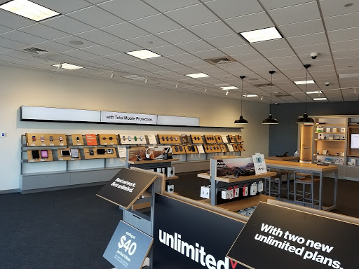 Cell Phone Store «Verizon», reviews and photos, 8045 Flying Cloud Dr #100, Eden Prairie, MN 55344, USA