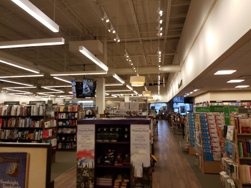 Book Store «Barnes & Noble Booksellers The Shops at River Crossing», reviews and photos, 8675 River Crossing Blvd, Indianapolis, IN 46240, USA