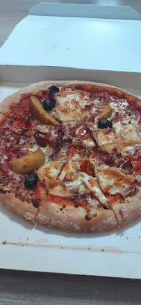 Plats et boissons du Pizzas à emporter Gang Of Pizza à Carentan-les-Marais - n°2