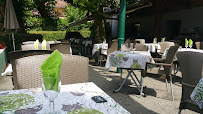 Atmosphère du Restaurant Les Belles Rives à Aiguebelette-le-Lac - n°8