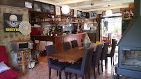 Atmosphère du Restaurant de fruits de mer Restaurant LE NOUVEAU LAETITIA à Les Cluses - n°10
