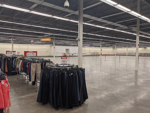 Outlet Store «VF Outlet», reviews and photos, 375 Faunce Corner Rd, North Dartmouth, MA 02747, USA