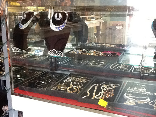 Thrift Store «Upscale Thrift», reviews and photos, 2590 21st St, Sacramento, CA 95818, USA