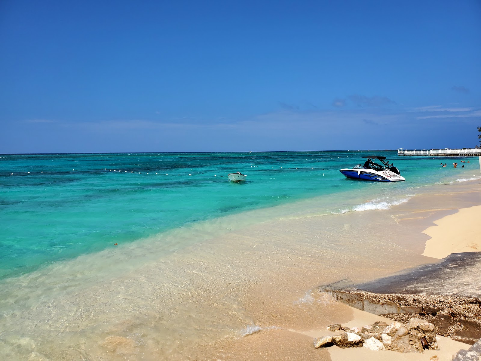 Photo of Doctor's Cave Beach - popular place among relax connoisseurs