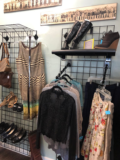 Thrift Store «Assistance League of Greater Placer - Thrift Shop», reviews and photos, 1263 Grass Valley Hwy, Auburn, CA 95603, USA