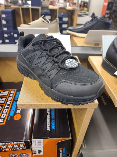 Shoe Store «DSW Designer Shoe Warehouse», reviews and photos, 1885 County Rd D E, Maplewood, MN 55109, USA