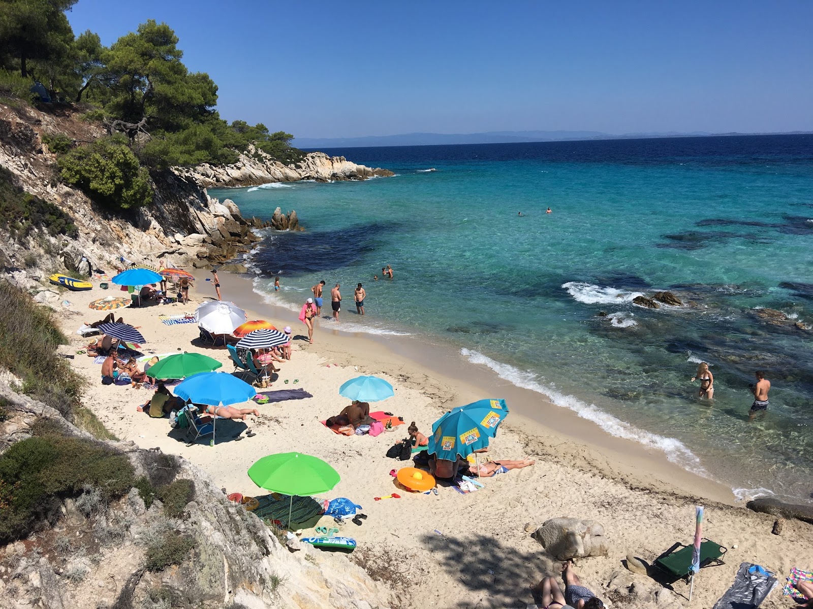 Foto di Mega Portokali Beach con una superficie del sabbia beige fine