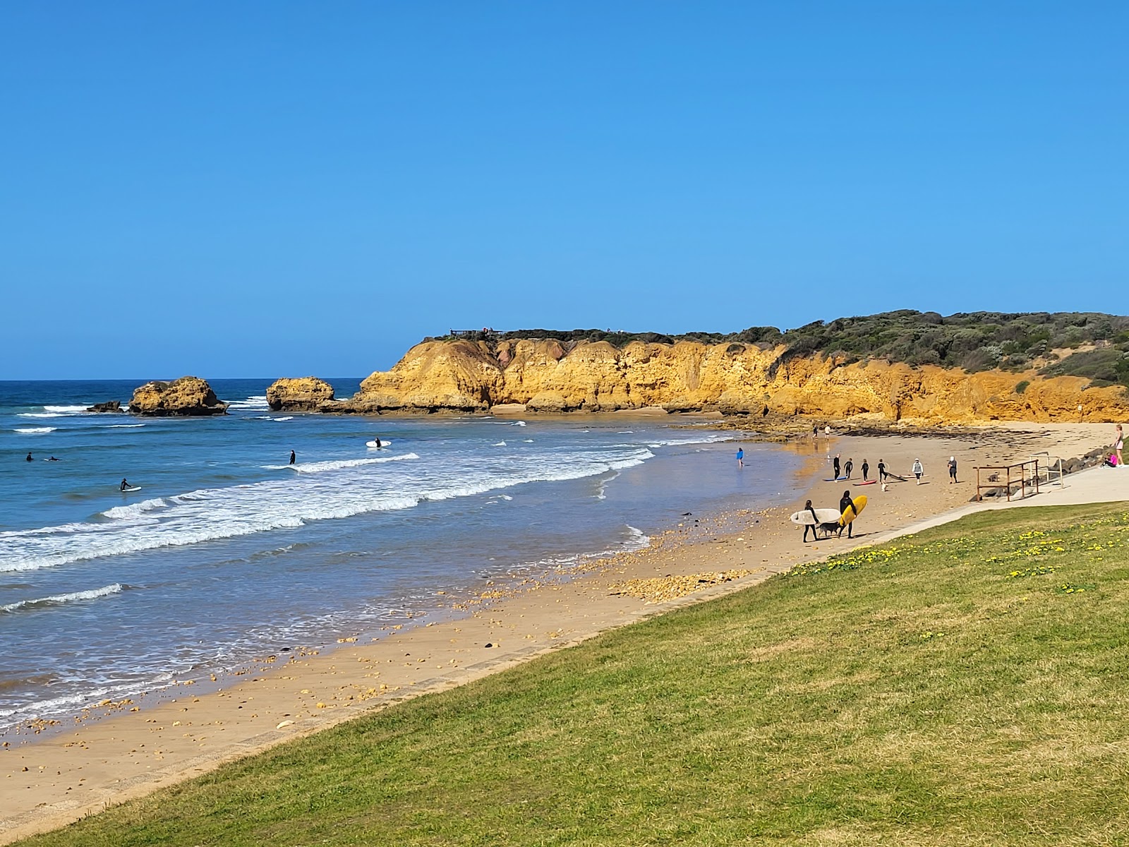Foto de Torquay Surf Beach com areia bege superfície