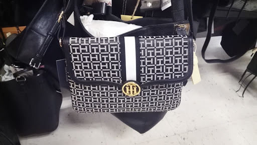 Department Store «T.J. Maxx & HomeGoods», reviews and photos, 2692 Madison Rd F, Cincinnati, OH 45208, USA