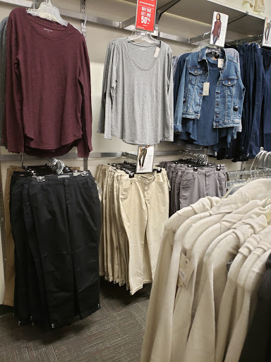 Stores to buy men's t-shirts Calgary