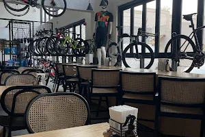 Cyclist Restaurant and Cafe - مطعم وكافيه سايكلست image