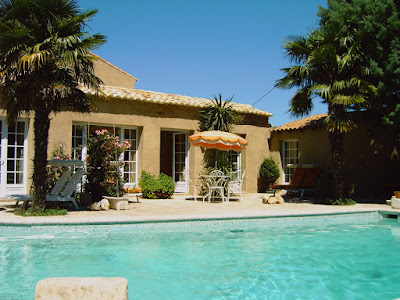 Gîtes Piscine Chauffée La Balancelle à Saint-Rémy-de-Provence
