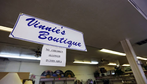 Thrift Store «Society of St. Vincent de Paul - Thunderbird Thrift Store», reviews and photos, 3547 W Thunderbird Rd, Phoenix, AZ 85053, USA