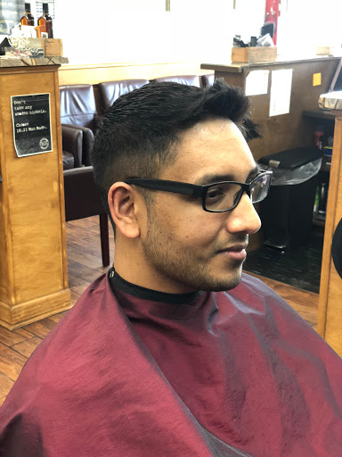 Barber Shop «Alpharetta Barber Shop», reviews and photos, 5530 Windward Pkwy #220, Alpharetta, GA 30004, USA