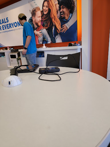 Cell Phone Store «AT&T Authorized Retailer - Valley Station», reviews and photos, 10717 Dixie Hwy, Louisville, KY 40272, USA