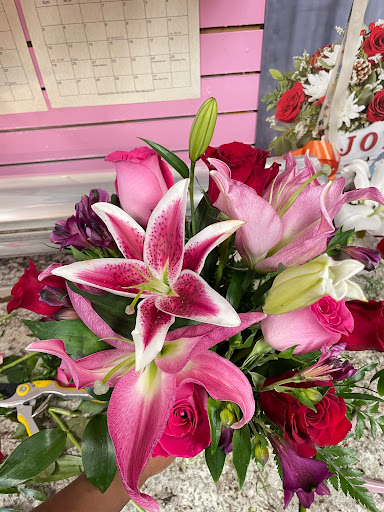 Florist «City Enchanted Gardens Florist», reviews and photos, 2246 W Taylor St, Chicago, IL 60612, USA