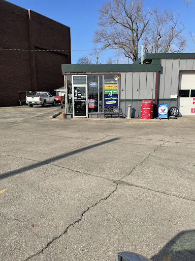 Tire Shop «Five Seasons Tire», reviews and photos, 2804 1st Ave NE, Cedar Rapids, IA 52402, USA