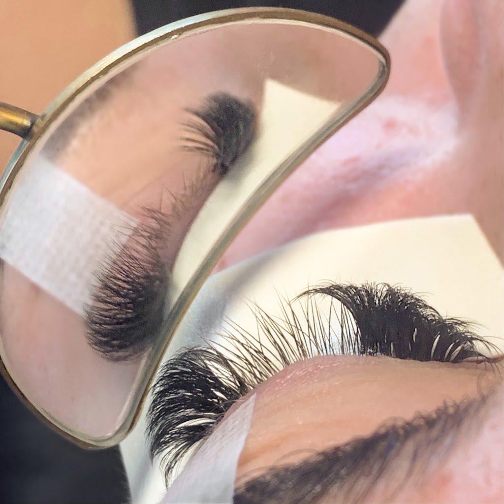 Whitney Does Lashes 83642
