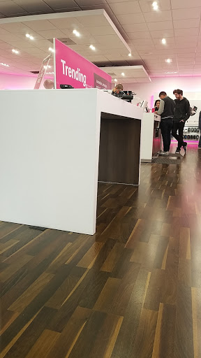 Cell Phone Store «T-Mobile», reviews and photos, 6952 Katella Ave, Cypress, CA 90630, USA