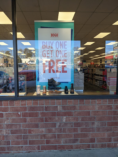 Shoe Store «Rack Room Shoes», reviews and photos, 2809 Battleground Ave, Greensboro, NC 27455, USA