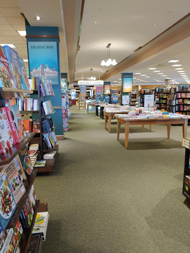 Book Store «Barnes & Noble», reviews and photos, 4935 S 76th St, Greenfield, WI 53220, USA